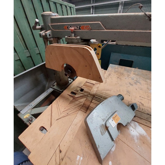 SCIE RADIALE / TRONÇONNEUSE CIRCULAIRE DEWALT