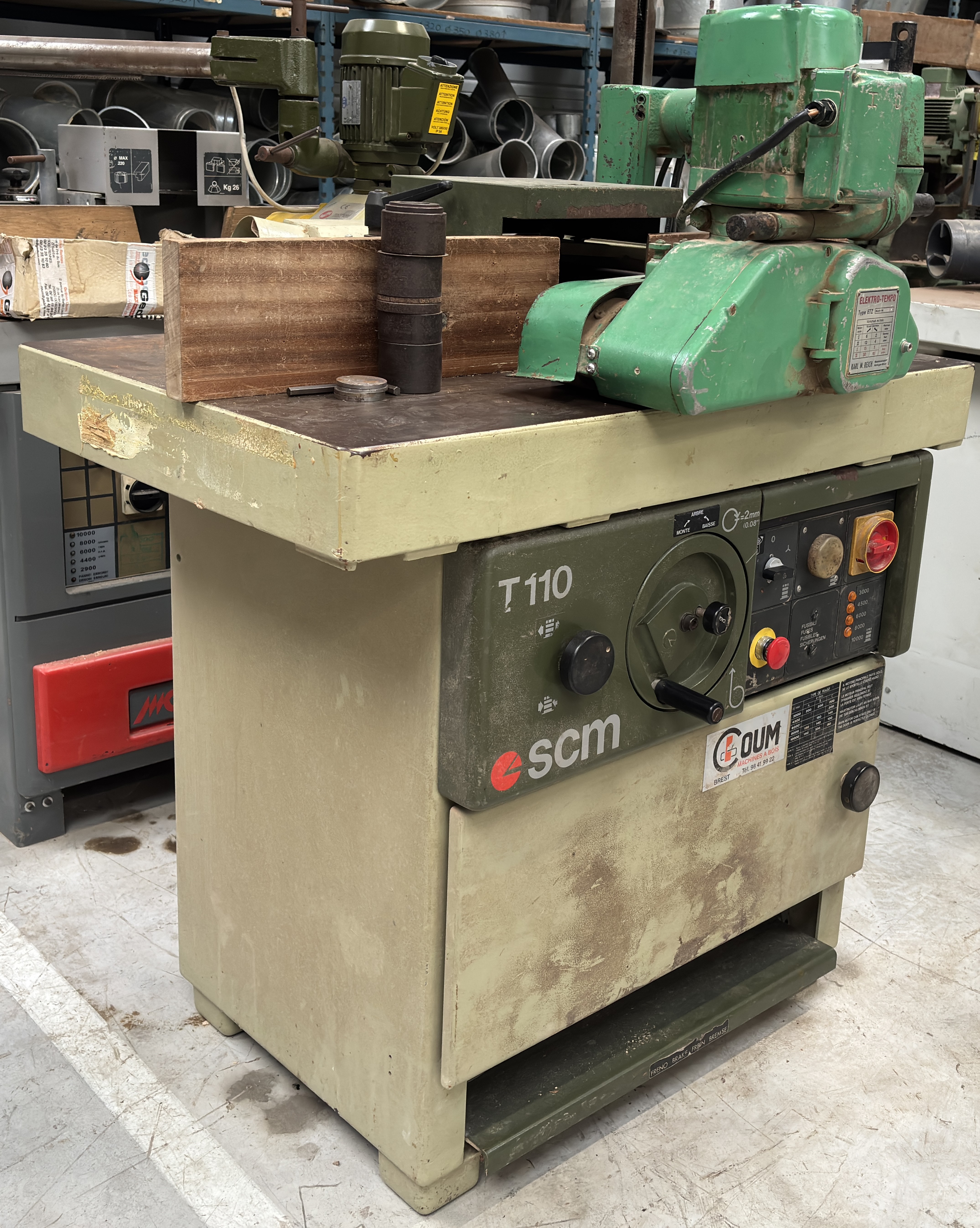 TOUPIE SCM T 110A AVEC ENTRAINEUR ? -