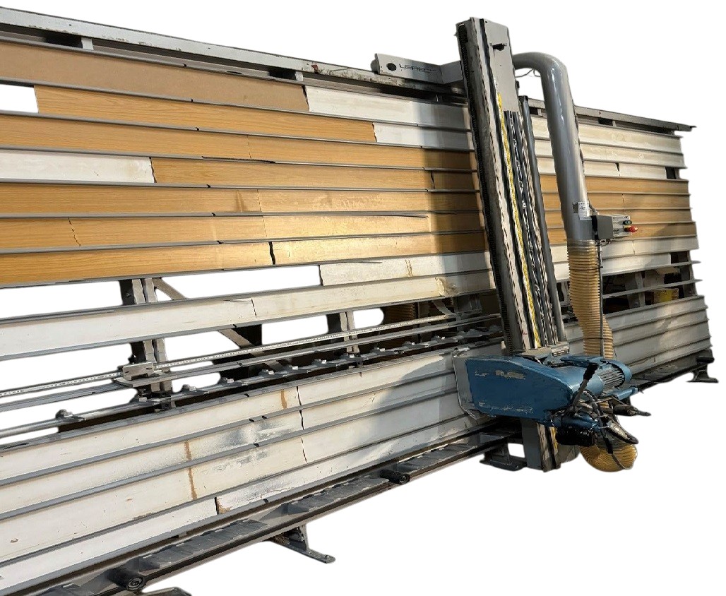 SCIE VERTICALE À PANNEAUX - LARENN