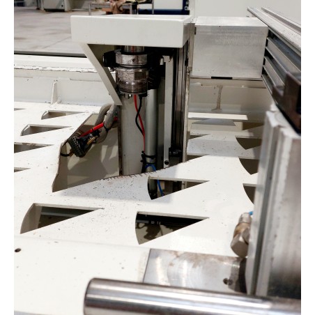 Occasion CCN CENTRE DE FRAISAGE & PERCAGE 3 AXES SCM TECH Z 2 27 :Gedimo